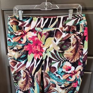 NWT Chicos So Slimming Brigitte Tropical Floral Ankle pull on Pants 1R (8US)